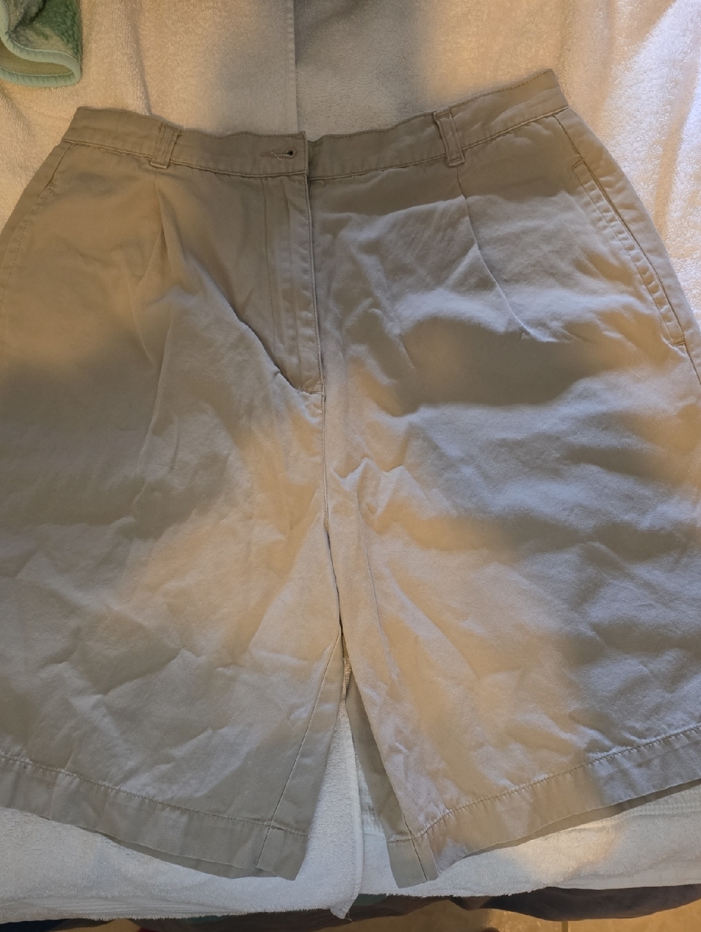 Geoffrey Beene Beige Women's Shorts Size 9/10